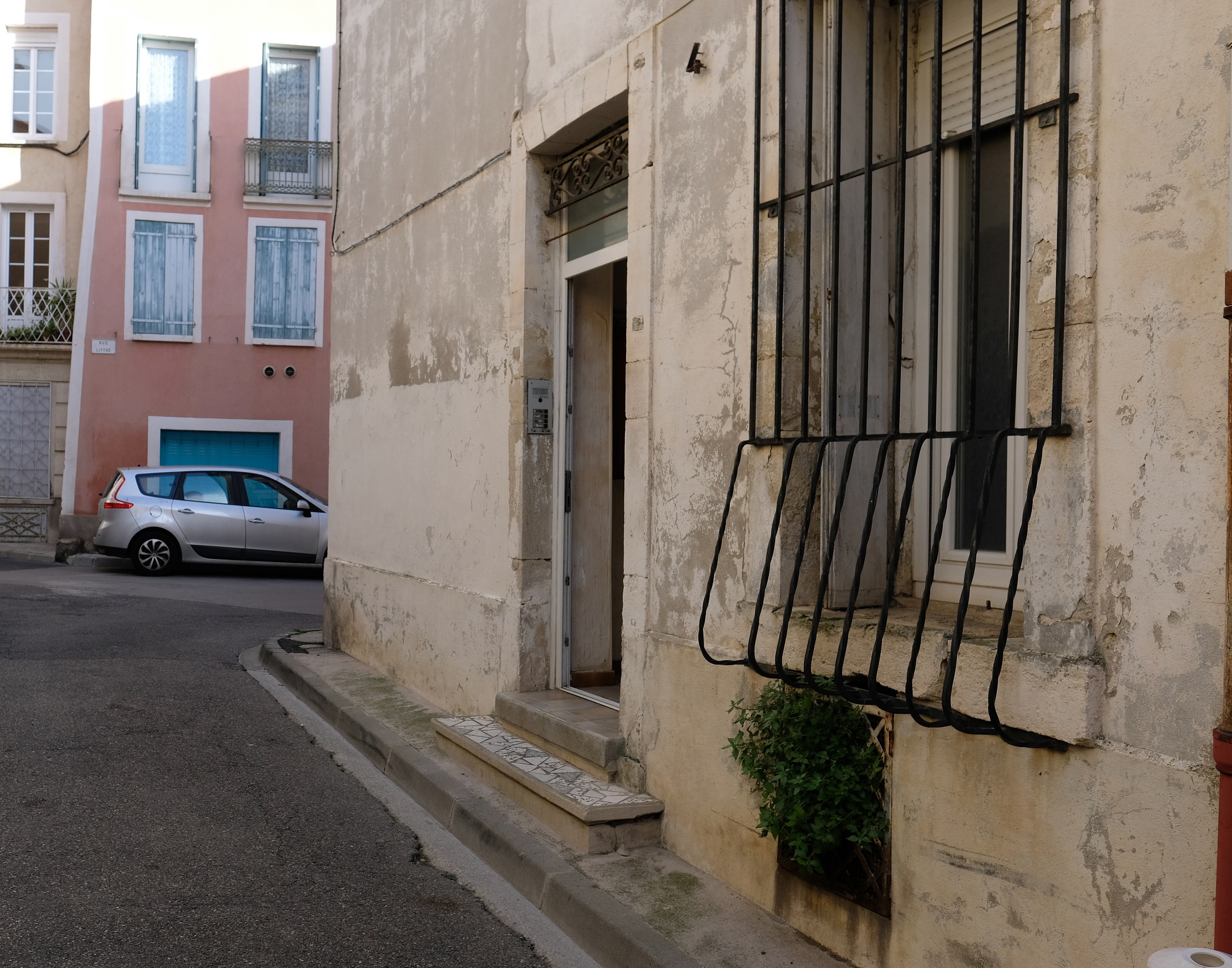 Photo de l'entrée de l'immeuble du 4 rue Daudet